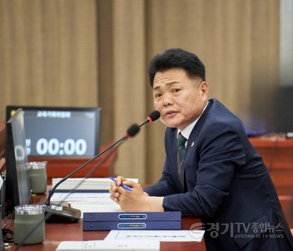 [크기변환]250613 이인규 의원, 경기도교육청 정책 제안 채택률 10%, 주민 목소리 제대로 반영되었나.jpg