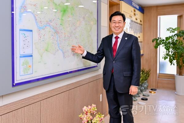 [크기변환]1. 양평군수 집무실 사진.jpg