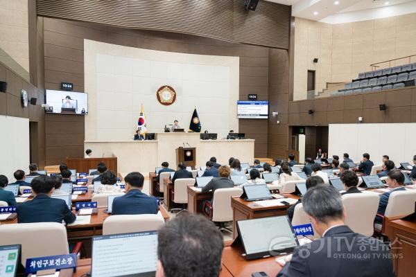 [크기변환]20250617 용인특례시의회, 제293회 제1차 정례회 제2차 본회의 열어(2).jpg