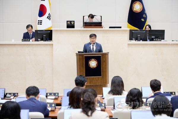 [크기변환]20250617 용인특례시의회, 용인시 서천동 천공기 전도 사고 조속한 사고 수습 및 피해보상 촉구 결의안 채택 (1).jpg