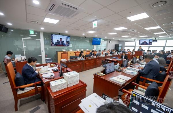 [크기변환]250617 여성가족평생교육위원회, 2024년도 결산, 2025년도 추가경정예산안 및 조례안 심사 의결 (1).jpg