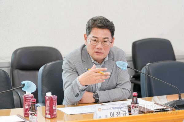 [크기변환]20250617 용인특례시의회 의원연구단체 용인 상상플러스, 연구용역 착수보고회 개최(4).jpg