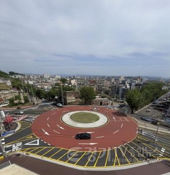 [크기변환]1 재랭이고개 회전교차로 설치 사업 준공.jpg