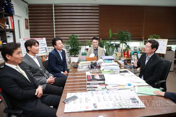 [크기변환]9-1. 내년 K리그2 참가를 목표로 창단 작업을 진행 중인 용인특례시가 19일 용인FC(가칭) 테크니컬디렉터로 전 축구 국가대표 간판 공격수 이동국 선수를 선임했다..jpg