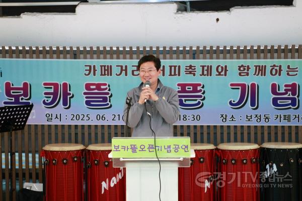 [크기변환]5-1. 이상일 시장은 21일 제1회 BOCA 커피 페스타에 참석해 시민, 상인들과 소통했다.jpg