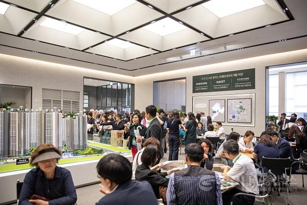 [크기변환]브레인시티 앤네이처 미래도 견본주택 이미지 (1).jpg