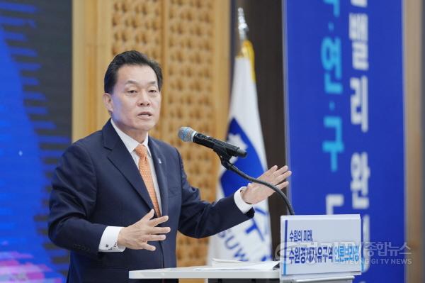 [크기변환]사진4)이재준 수원시장, “수원 경제자유구역 지정으로 ‘한국형 실리콘밸리’ 조성하겠다”.jpg