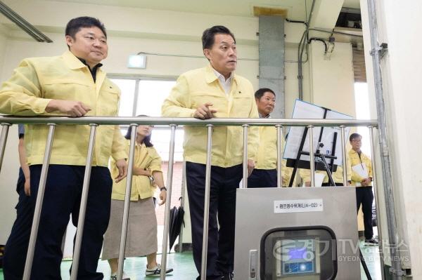 [크기변환]2-2. 이재준 수원시장, 여름철 자연재난 대비해 평동 배수펌프장 점검.jpg