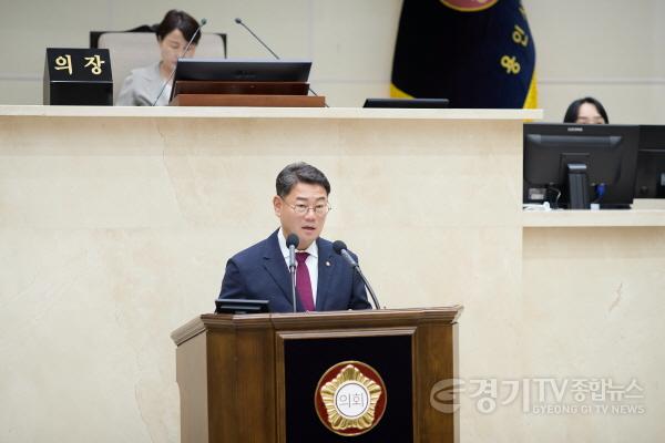 [크기변환]사진1. 이진규 의원이 27일 열린 제293차 제1회 정례회 제3차 본회의에서 시정 질문을 하고 있다..jpg