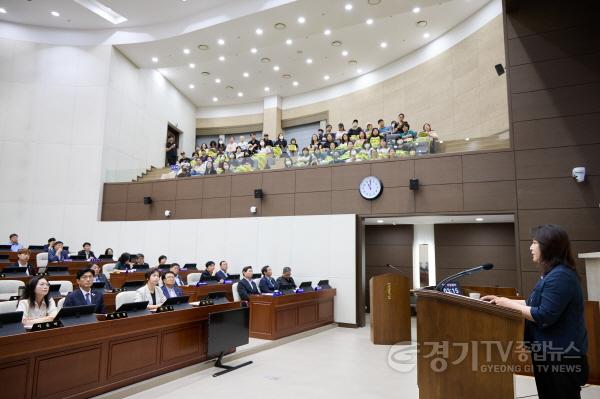 [크기변환]사진2. 박희정 의원이 27일 열린 제293차 제1회 정례회 제3차 본회의에서 5분 자유발언을 하고있다..jpg