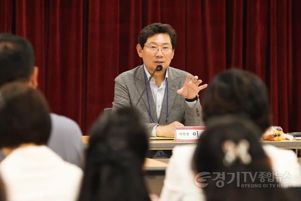 [크기변환]7-2. 이상일 용인특례시장은 24일 2025년 노사민정협의회 워크숍에 초대받아 용인시 노사민정협의회 위원들과 간담회를 가졌다.jpg