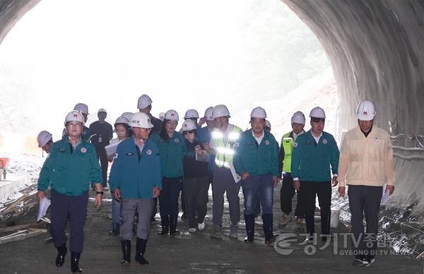 [크기변환]행정사무감사 현장확인_단체사진3.jpg