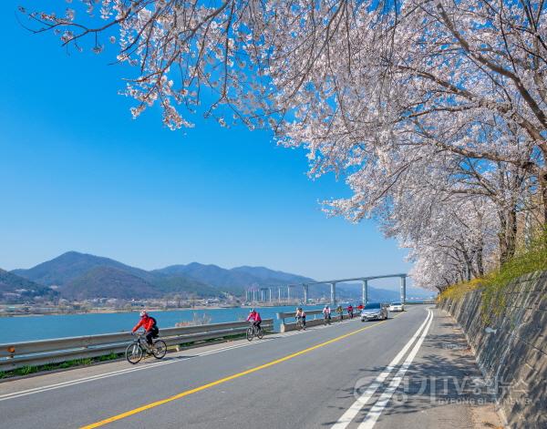 [크기변환]6. 북한강변 자전거길.jpg