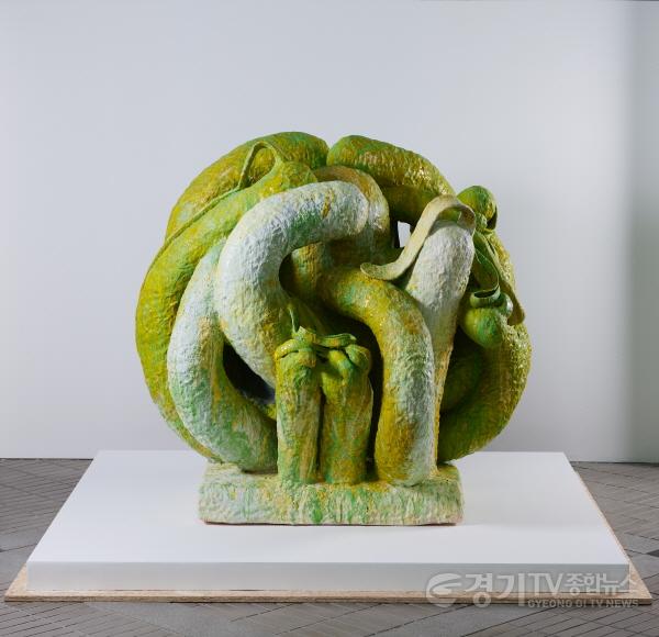 [크기변환](사진자료2) 2024경기도자비엔날레 국제공모전 대상_맷 웨델 Matt Wedel, 《결실結實의 풍경》, 한국도자재단 소장 (1).jpg