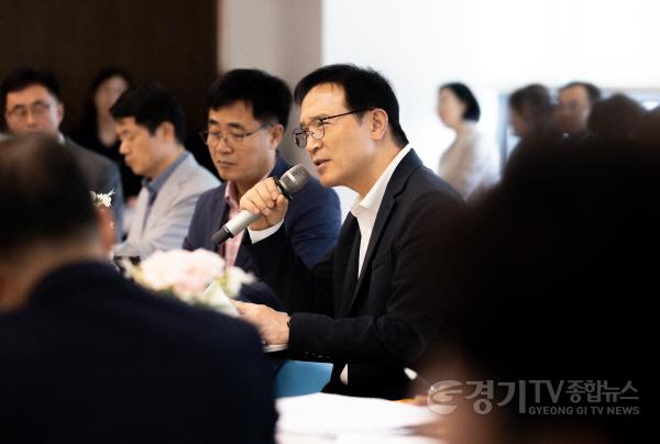 [크기변환]250704_임태희_교육감__“직속기관_특성과_지역에_맞춰_미래교육청의_주요_정책_소화하는_역할_중요”(사진4) (1).jpg