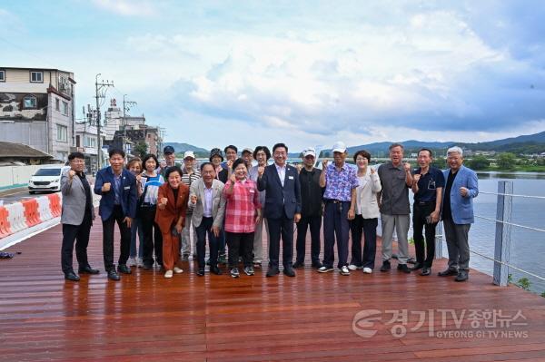 [크기변환]01-6 민선 8기 3주년 행사-남한강변 시찰.jpg