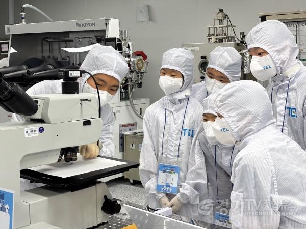 [크기변환]3-2. 용인특례시는 5일 도쿄일렉트론코리아(주)와 단국대와 함께 초등생 대상 Dream up 반도체캠프를 진행했다.jpg