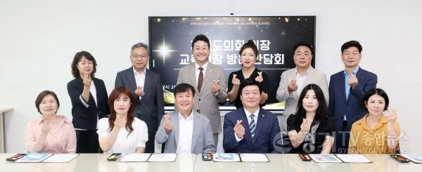 [크기변환]250707 답은 현장에...김진경 의장, 교육 현안 청취 위한 현장 행보 (2).jpg