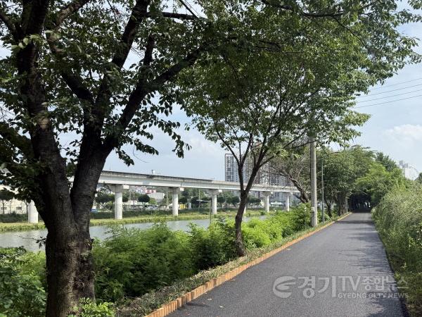 [크기변환]5. 용인특례시는 유림동 일대 경안천 제방 둑마루 구간을 정비했다.jpeg