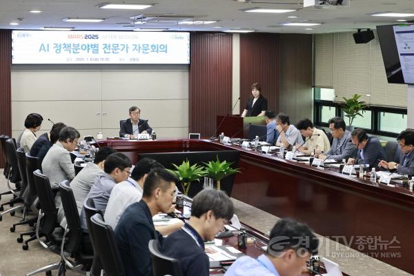 [크기변환]5-1. 조승문 화성특례시 제2부시장이 8일 AI 정책분야별 전문가 자문회의를 주재하고 있다..jpg