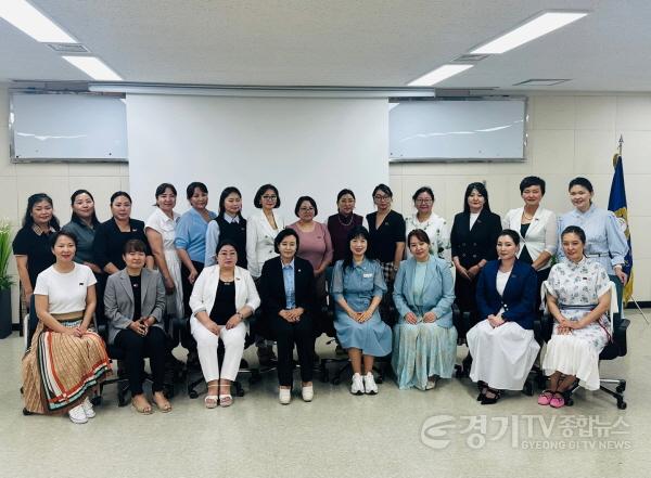 [크기변환]250708 정윤경 부의장, ‘여성이 바꾸는 정치, 세계를 잇다’ 몽골 여성의원단과 교류 (1).jpg
