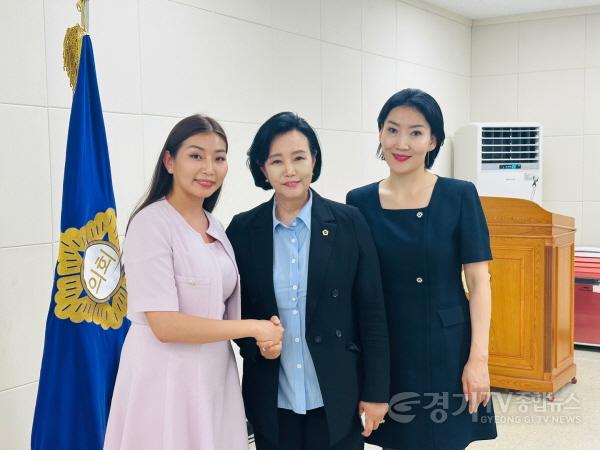 [크기변환]250708 정윤경 부의장, ‘여성이 바꾸는 정치, 세계를 잇다’ 몽골 여성의원단과 교류 (2).jpg