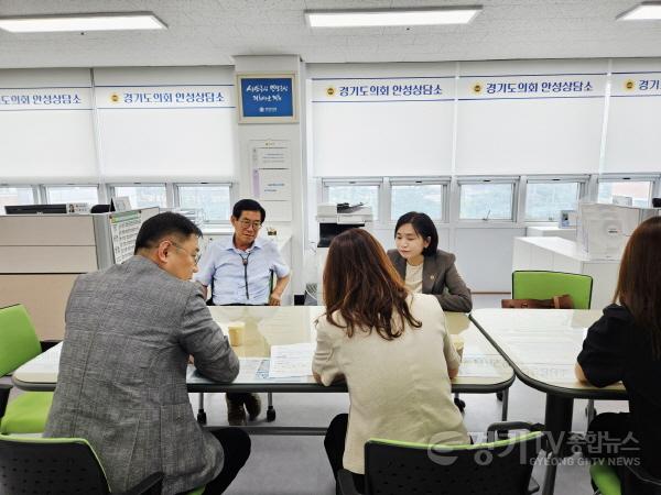 [크기변환]250709 박명수·황세주 의원, 교육 발전 지속 협력 다짐 (1).jpg