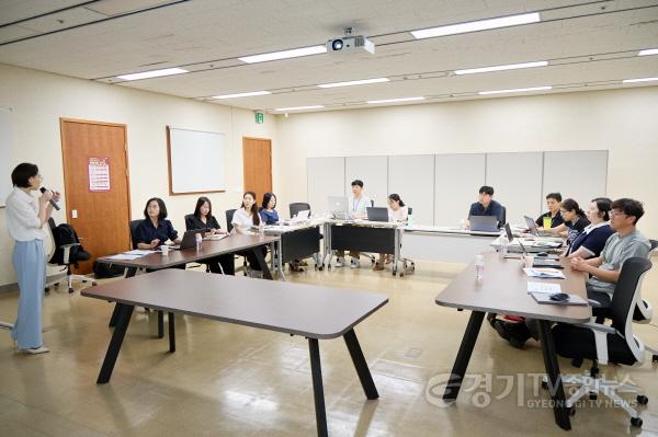 [크기변환]사진1. 용인특례시의회는 지난 8일 시청 4층 다목적회의실에서 ‘생성형 AI와 영상 편집 기술을 활용한 홍보 콘텐츠 제작실습 교육’을 했다..jpg