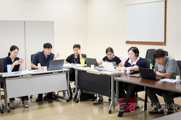 [크기변환]사진2. 용인특례시의회는 지난 8일 시청 4층 다목적회의실에서 ‘생성형 AI와 영상 편집 기술을 활용한 홍보 콘텐츠 제작실습 교육’을 했다..jpg