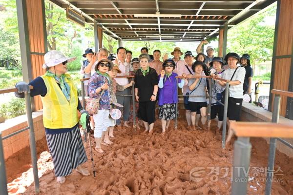 [크기변환](사진3)하남시, 15개소 ‘흙향기 맨발길’ 개장… 걷기 좋은 도시 한 걸음 더.jpg
