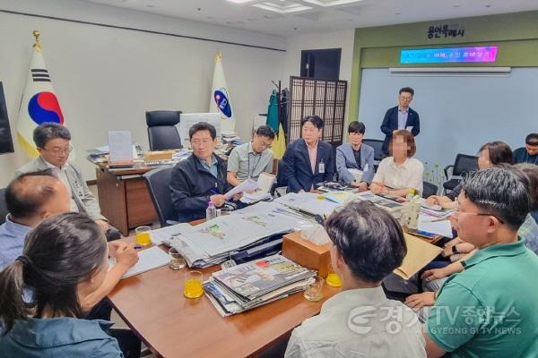 [크기변환]8-1. 용인특례시가 구성적환장을 도시계획시설로 결정하지 않기로 하면서 향후 구성적환장 부지가 생활폐기물 처리 시설 용도로 사용될 가능성을 원천 차단했다. 사진은 9일 진행된 구성적환장과 관련 간담회 모습.jpg