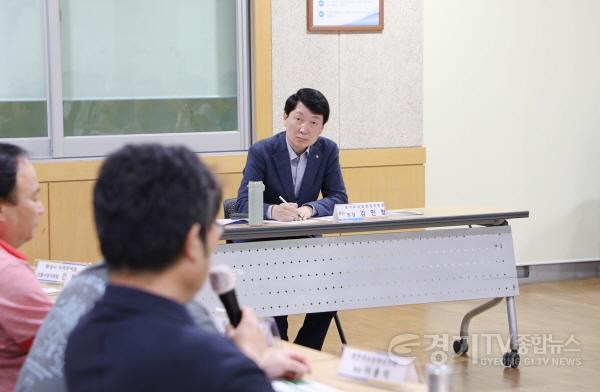 [크기변환]250711_[사진자료]김민철 원장 정담회 청취 모습.JPG