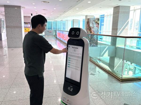 [크기변환]2. 이천시 안내로봇 이로 다문화 가정을 위한 외국어 기능 추가2.jpg