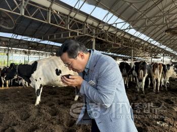 [크기변환]250711 이오수 의원, 축산환경 개선 선도농가 방문... “현장 사례가 정책의 출발점” (2).jpg