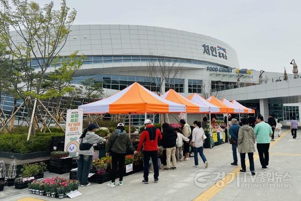 [크기변환]1. 용인특례시는 처인휴게소에 로컬푸드 직거래 장터를 매주 일요일 운영한다.jpg