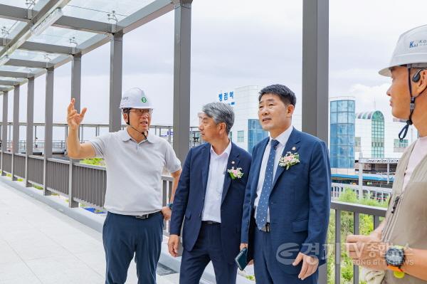 [크기변환]1.배정수의장 주차타워 현장시찰 모습.jpg