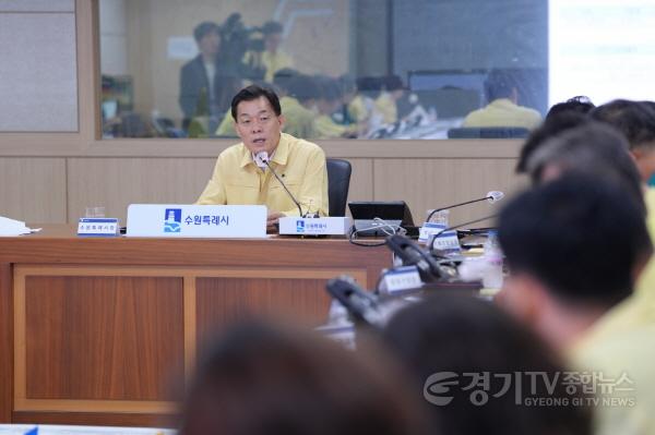 [크기변환]사진3) 이재준 수원시장, “무더위 쉼터 현장 방문해 운영 상황 꼼꼼하게 점검하라”.jpg