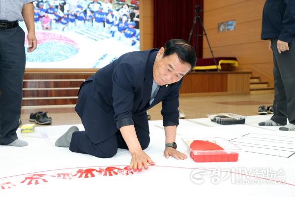 [크기변환]2.광복80주년 기념 대형 소도장 태극기 제작(이재식 의장님).jpg