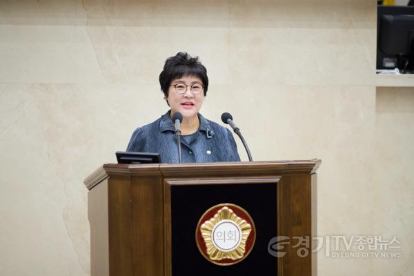 [크기변환]사진3. 용인특례시의회 장정순 의원이 18일 열린 제294회 임시회 제2차 본회의에서 5분 자유발언을 하고 있다..jpg