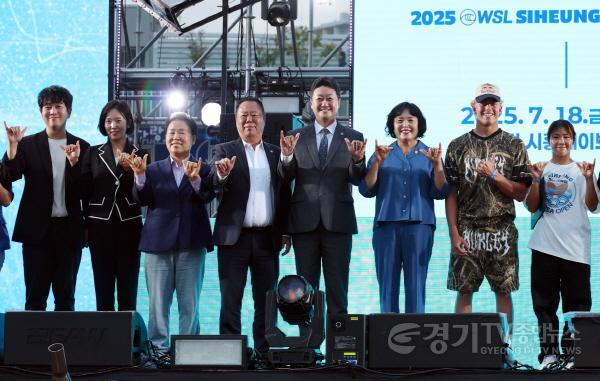 [크기변환]250719 김진경 의장, 2025 WSL 시흥 코리아 오픈 국제서핑대회 참석해 참가선수들 격려 (3).jpg