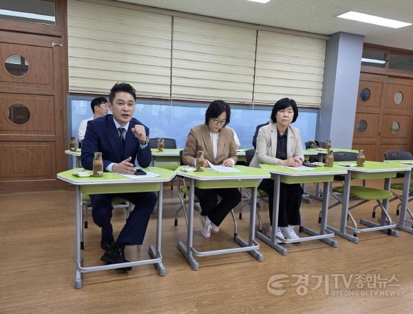 [크기변환]250718 미래과학협력위원회, 학교 내 전기차 충전시설 현장 점검 실시 (2).jpg