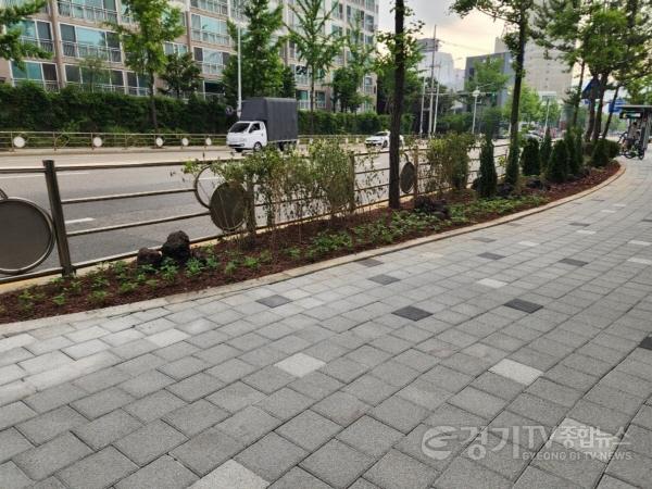 [크기변환]2-1. 용인특례시는 수지구 동천동 908번지 일원 완충녹지 산책로 정비를 완료했다.jpeg