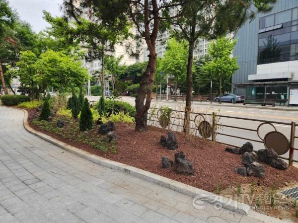 [크기변환]2-2. 용인특례시는 수지구 동천동 908번지 일원 완충녹지 산책로 정비를 완료했다.jpeg