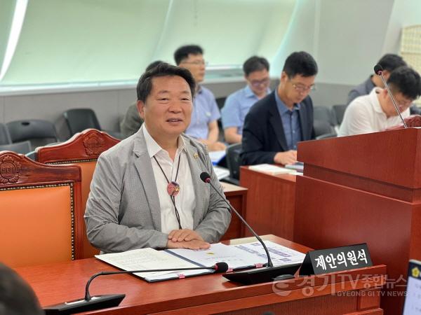 [크기변환]250721 방성환 의원, 경기도 과일산업 육성 및 지원 조례안 상임위 가결 (2).jpg