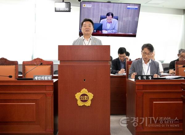 [크기변환]250721 방성환 의원, 경기도 과일산업 육성 및 지원 조례안 상임위 가결 (1).jpg