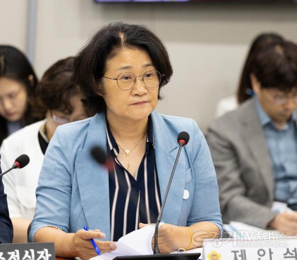 [크기변환]250721 신미숙 의원, 전국 최초 경기도교육청 위임 자치법규 관리 근거 마련…조례 상임위 통과!.JPG.jpg