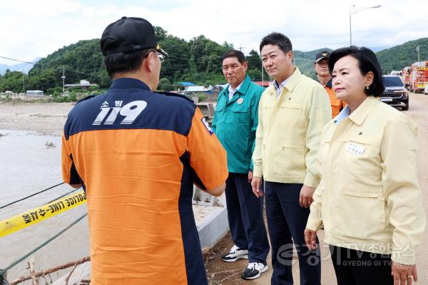 [크기변환]250721 가평 수해 현장 달려간 경기도의회 의장단, 김진경 의장 피해 수습에 총력 (1).jpg