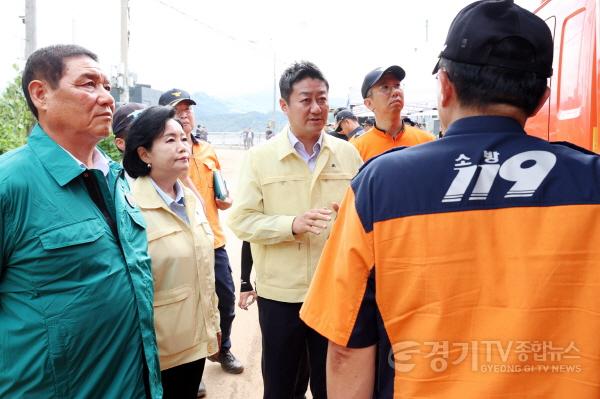 [크기변환]250721 가평 수해 현장 달려간 경기도의회 의장단, 김진경 의장 피해 수습에 총력 (4).jpg
