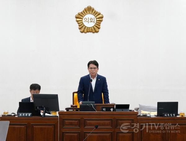 [크기변환][사진자료] 7월 22일 제341회 하남시의회 임시회 제1차 본회의에서 개회사 중인 금광연 의장(사진_하남시의회 제공) (1).jpg