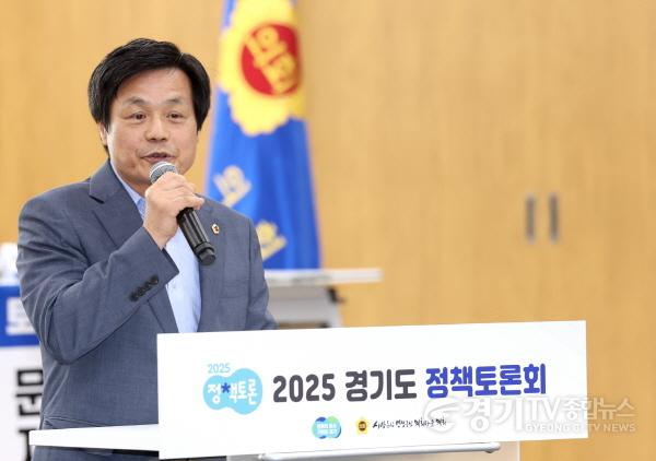 [크기변환]250722 문형근 의원, 2025 경기도 청년정책의 청년다움을 위한 정책토론회 참석 (2).jpg